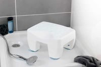 Kúpeľňová stolička WENKO Secura s protišmykovou plochou na sedenie, nosnosť 150 kg, odtok vody, biela, 40x21x31 cm 2