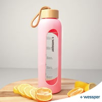 Sklenená fľaša Wessper 500 ml s ružovým silikónovým obalom, stupnicou na meranie hydratácie, vyrobená z borosilikátového skla bez obsahu BPA, motivačná fľaša na vodu 8