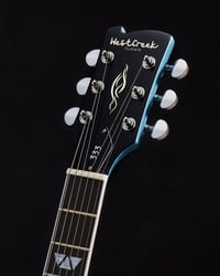 WestCreek 333 Félüreges Elektromos Gitár, Alnico Humbucker Pickupokkal, Jávorfa Test, Rózsafa Fogólap, Jumbo Érintők, Kavicskék Színben 6