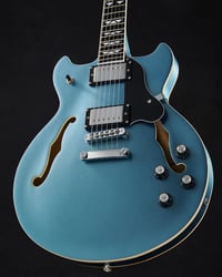 WestCreek 333 Félüreges Elektromos Gitár, Alnico Humbucker Pickupokkal, Jávorfa Test, Rózsafa Fogólap, Jumbo Érintők, Kavicskék Színben 5