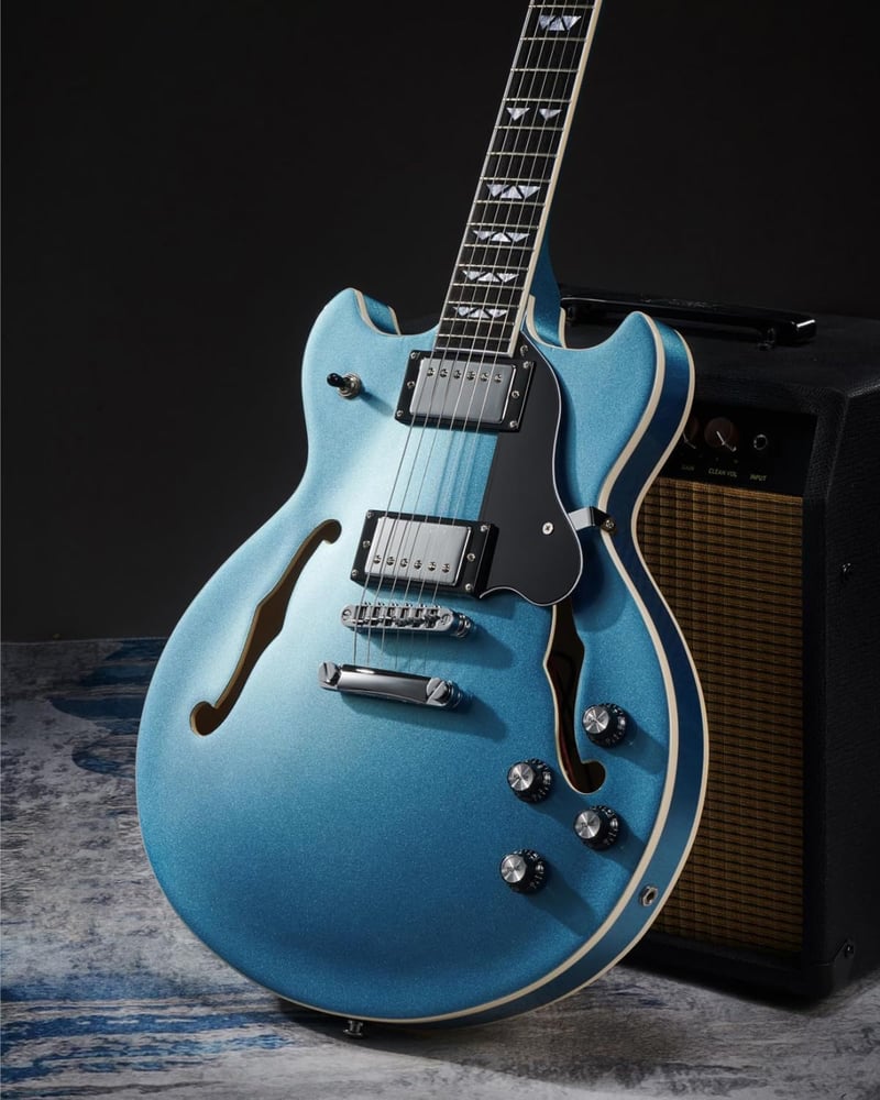 WestCreek 333 Félüreges Elektromos Gitár, Alnico Humbucker Pickupokkal, Jávorfa Test, Rózsafa Fogólap, Jumbo Érintők, Kavicskék Színben