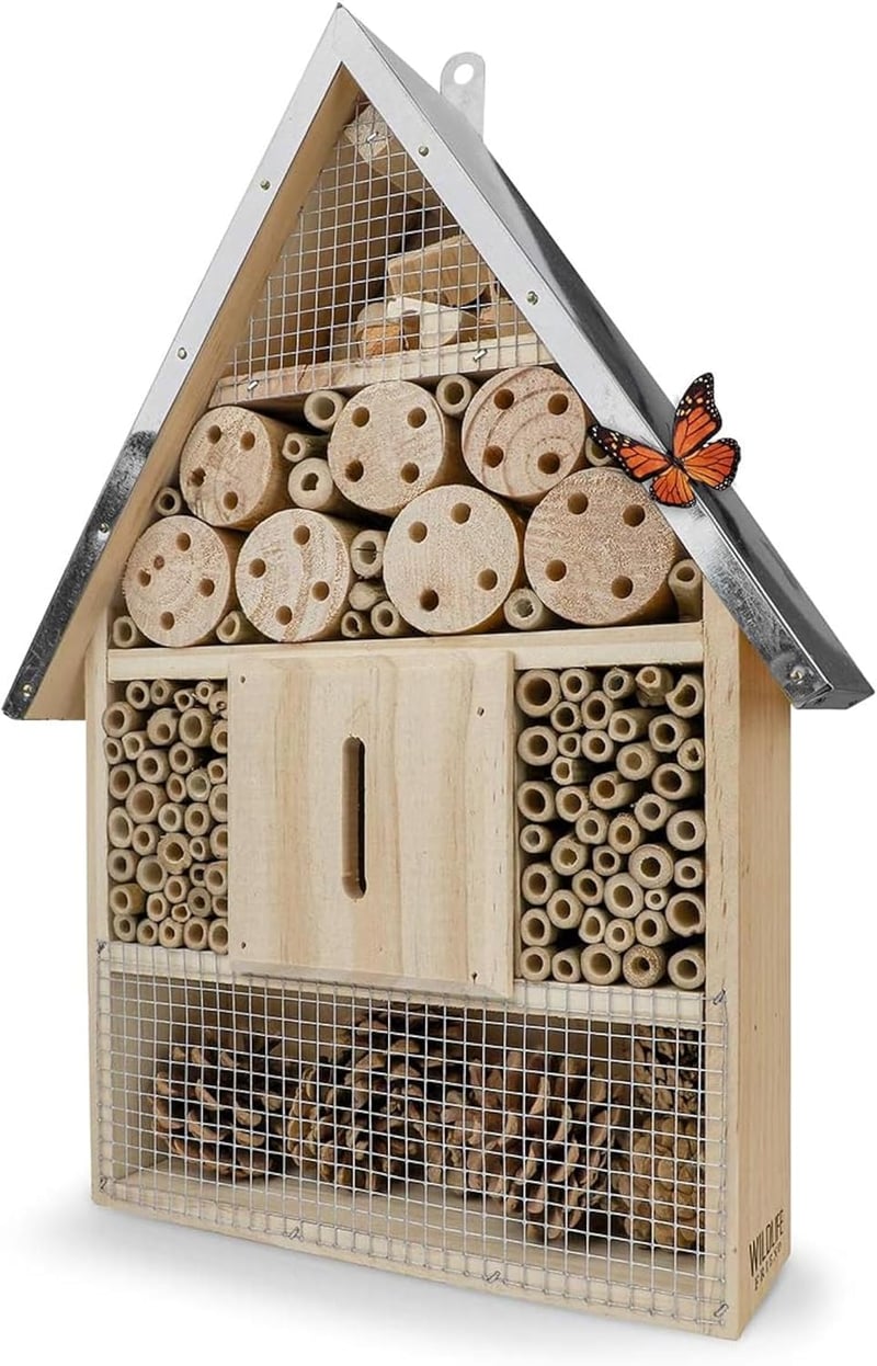 Wildlife Friend Rovarhotel Cinktetővel, Természetes Fa, Méhek és Pillangók Számára, 40 cm