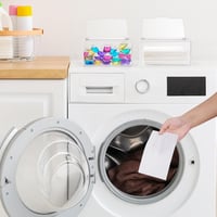 Winter Shore Átlátszó Akril Tárolódoboz Fedéllel - 1,8L Mosószeres Kapszula, Szárítólabda, Ruhacsipesz Tárolására - Fürdőszobai Rendszerező 4