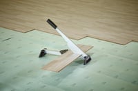 wolfcraft LC 100 Ferăstrău pentru parchet laminat - Dispozitiv silențios și fără praf pentru tăierea parchetului laminat, Argintiu 5