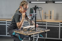 Stativ pentru mașina de găurit wolfcraft SOLID – prindere 43 mm, deschidere 112 mm, cursă 55 mm, pentru găurire cu limitator de adâncime, 5028000 7