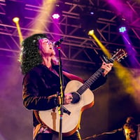 Wondora 6 részes Rocker jelmez szett férfiaknak - napszemüveg, paróka, bajusz 6