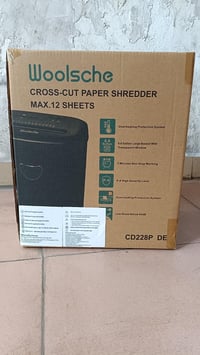Distrugător de documente Woolsche, 12 coli, carduri/CD-uri/capse, coș de 25 litri 2
