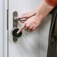 Yale Linus Smart Lock L2 Lite pametna brava – Crna – Ulaz bez ključa, upravljanje putem aplikacije, digitalni ključevi, praćenje aktivnosti u stvarnom vremenu, aplikacija Yale Home 3