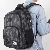 YAMTION Terepmintás Hátizsák USB Töltőporttal - 17,3 Colos Laptop Táska Férfiaknak, Diákoknak - Utazáshoz, Iskolába, Munkába - Fekete 7