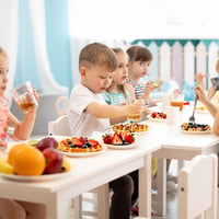 YASHE Mini Gofrisütő 8 Darabos Antilengő Bevonattal Családi Partikhoz 6