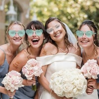 YeahBoom 49-dielna sada na rozlúčku so slobodou – 12 slnečných okuliarov v tvare srdca, 12 tetovacích nálepiek Bride, 12 náramkov Bride, doplnky na rozlúčku so slobodou, party pre nevestu 6