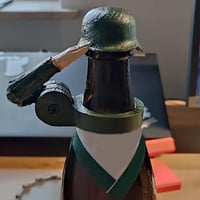 yeeplo Cască de soldat Dop de bere 4 buc - Set de capace militare pentru sticle de bere, Dopuri decorative pentru sticle de bere (Varianta B) 3