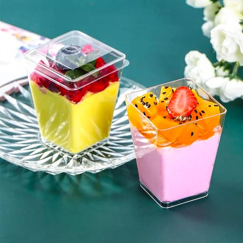 Yibaijia 50 db 160 ml átlátszó műanyag desszertes pohár fedővel és 50 db leveskanállal pudinghoz, desszerthez