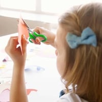 Yoosso 10 db-os Gyermek Olló Készlet, 13 cm-es Iskolai Olló Vonalzóval, Biztonsági Kerek Fejű Kézműves Olló Gyerekeknek, 5 Színben, Barkácso 7