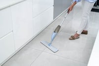 York Bacteria Stop Spray Mop felmosó permetezős funkcióval, 600 ml víztartállyal, 360 fokos forgással, mikroszálas kendővel, kemény padlókhoz 3
