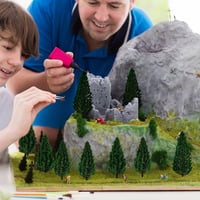 YuChiSX Műanyag Modellfa Készlet - 24 db Élethű Zöld Miniatűr Fa (7,5-9,5 cm) Terepasztalhoz, Vasútmodellhez, Makett Építéshez és Kerti Deko 5