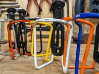 ZEFAL Pack Alu Plast 124 Hliníkový držiak na cyklistickú fľašu 2 ks - Ľahký a odolný držiak na fľašu na bicykel pre všetky typy bicyklov - Modrý 2
