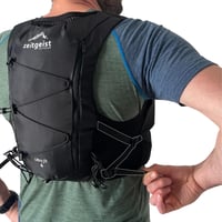 zeitgeist OUTDOOR Bežecká vesta pre mužov a ženy 4L, veľkosť XL, čierna, ultralahký bežecký batoh 260g, priedušný, hydratačný batoh 1