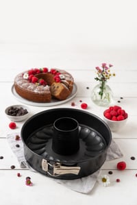 Tortová forma Zenker Perfect Black s pružinovým mechanizmom, vymeniteľným dnom a nepriľnavým povrchom – čierna – 26 cm 2