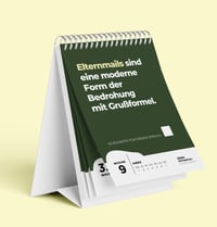 ZERO POTENTIAL Demotivačný učiteľský kalendár na školský rok 2026/2027 – 52 týždňov a 52 nemotivačných citátov pre učiteľov, vtipný darček ako dekorácia do zborovne, zelený, A6 6