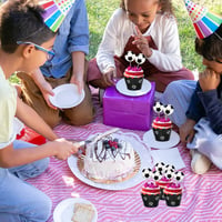 Futbalová dekorácia na muffiny ZHIQIN – 36 ks zapichovačov a košíčkov na cupcakes na detskú narodeninovú oslavu, baby shower a zdobenie tort, čierno-biele 3
