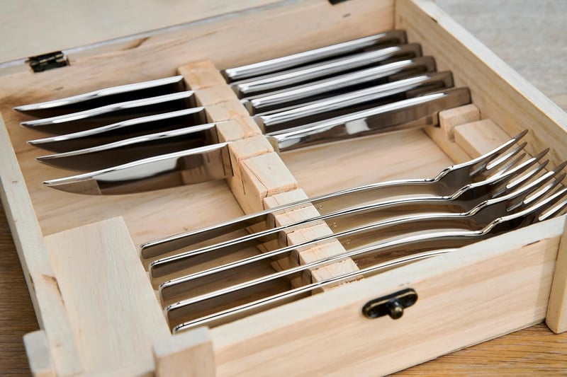 Zwilling 12 részes rozsdamentes steak kés készlet fa dobozban