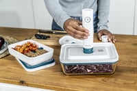 ZWILLING Fresh & Save Vákuová štartovacia súprava na potraviny, sklenená, 16-dielna, pumpa, dózy a vrecká, modrá La Mer 6