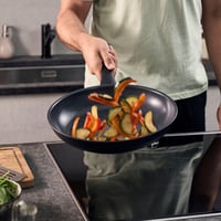 Panvica ZWILLING Madura Plus 28 cm, keramický nepriľnavý povrch, odolná voči poškriabaniu, indukčná, na všetky typy sporákov, hliník, čierna 3