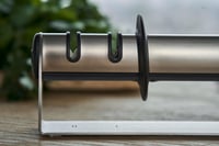 ZWILLING TwinSharp Select oštrilo za noževe, 2 stupnja za osnovno i fino oštrenje, diskovi od nehrđajućeg čelika i keramike, protuklizno, za glatke noževe, srebrno 7