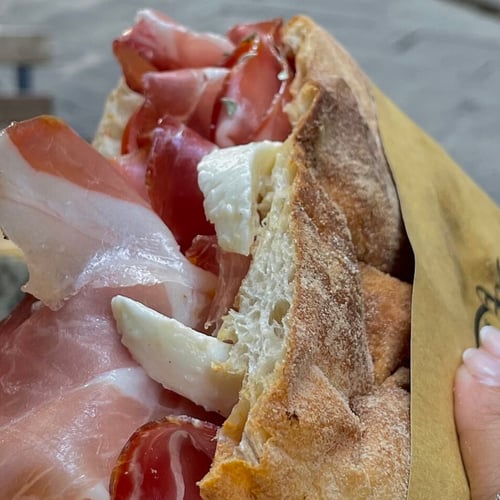 Migliori schiacciate Firenze: dove mangiare la vera focaccia