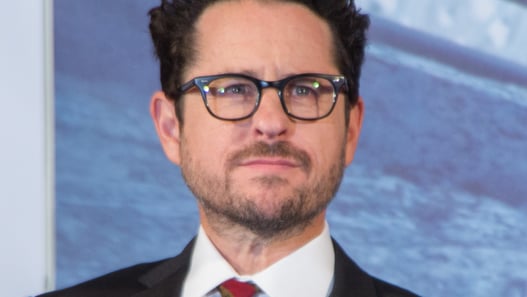 Il nuovo film di J.J. Abrams con Glenn Powell e Jenna Ortega ha ora un titolo ufficiale