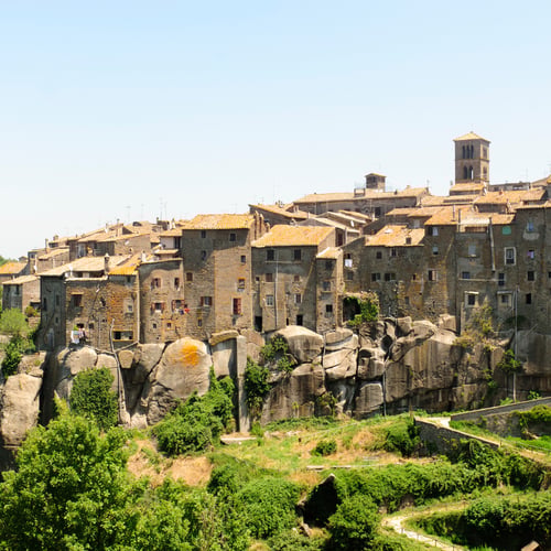 Borgo di Vitorchiano: cosa vedere, cosa mangiare e il Moai