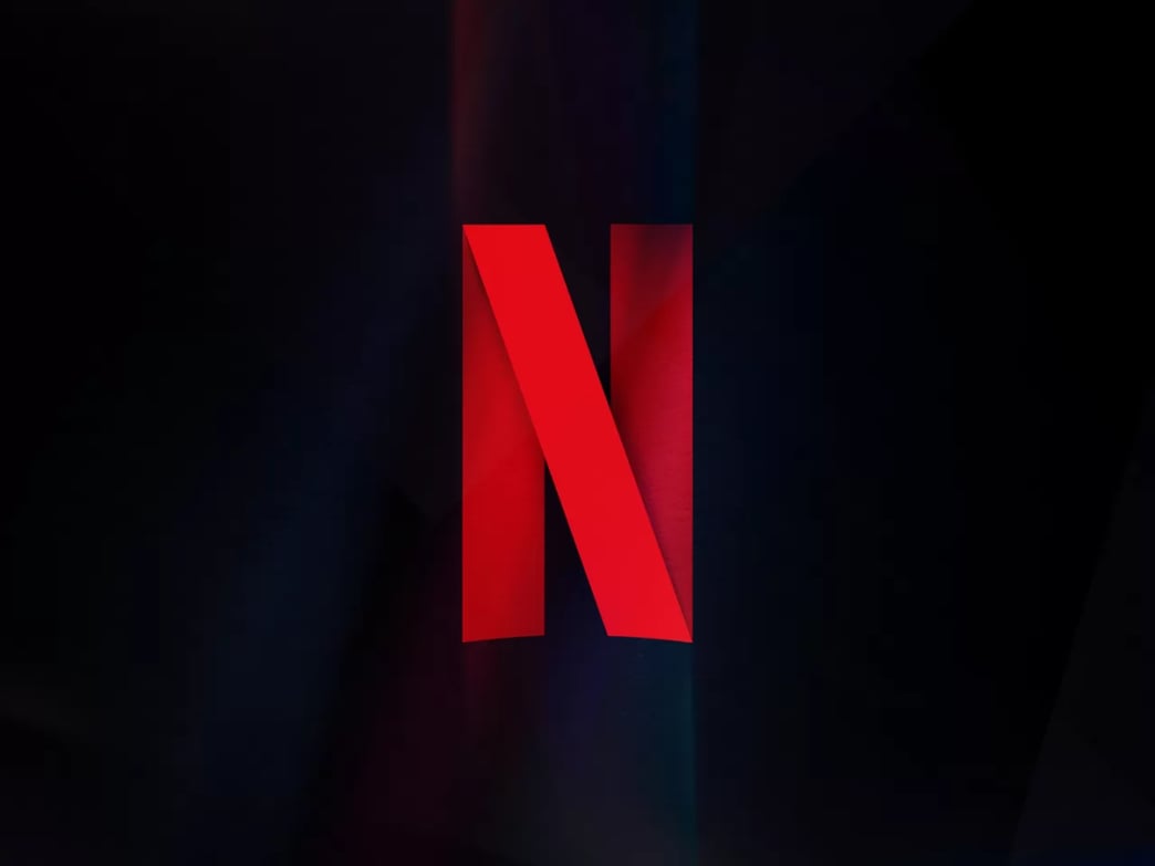 Netflix cambia strategia: l'acquisizione di Warner Bros. avverrà interamente in contanti
