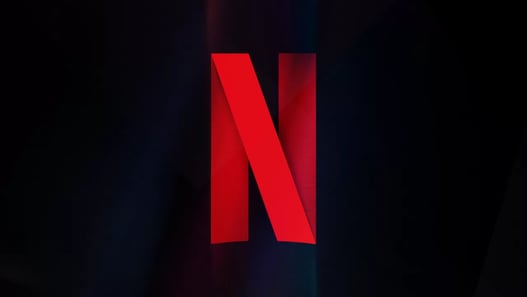 Netflix cambia strategia: l'acquisizione di Warner Bros. avverrà interamente in contanti
