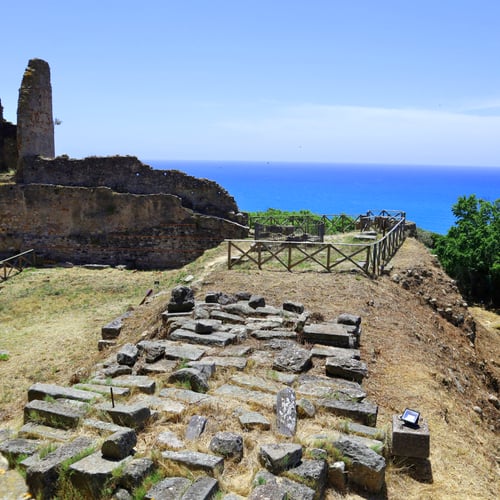 Velia - Scorcio panoramico dalla torre angioina