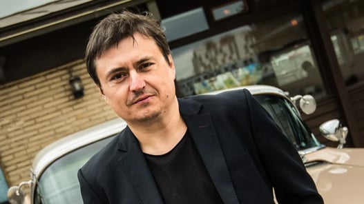 Christian Mungiu punta al Festival di Cannes 2026 con "Fjord", il suo nuovo film con Sebastian Stan e Renate Reinsve