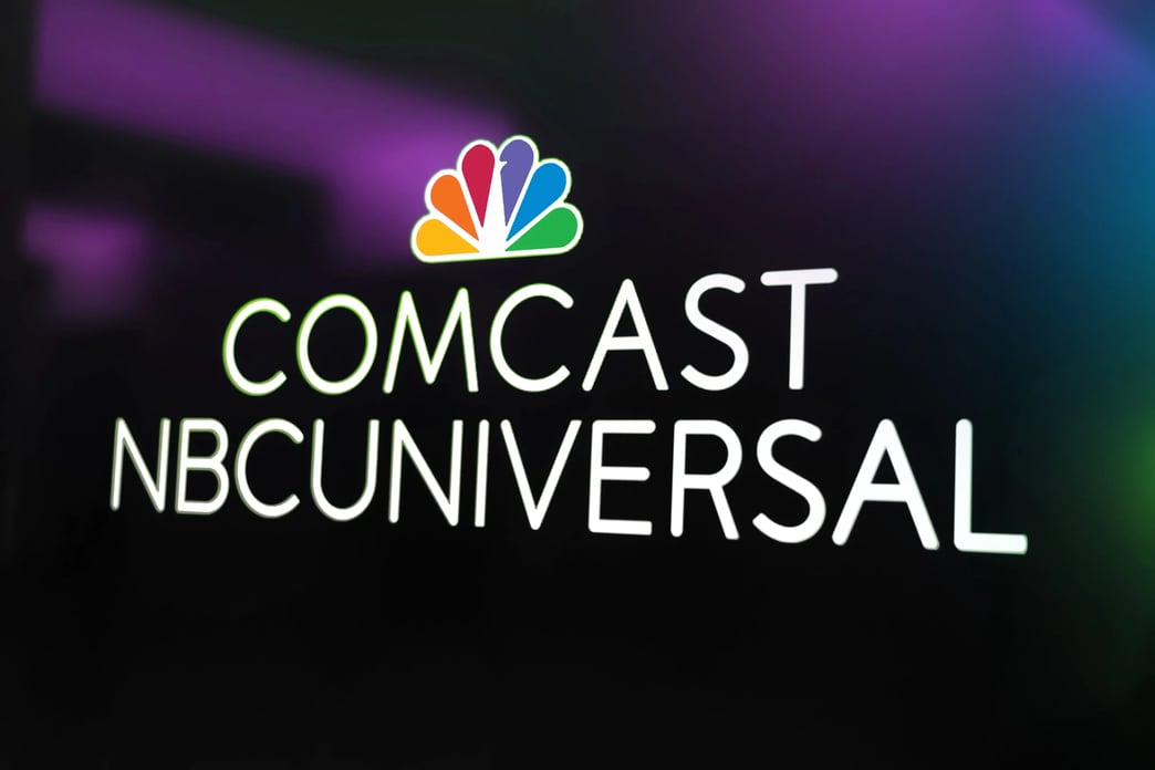 NBCUniversal in contatto con una banca di investimento per l'acquisto di Warner Bros