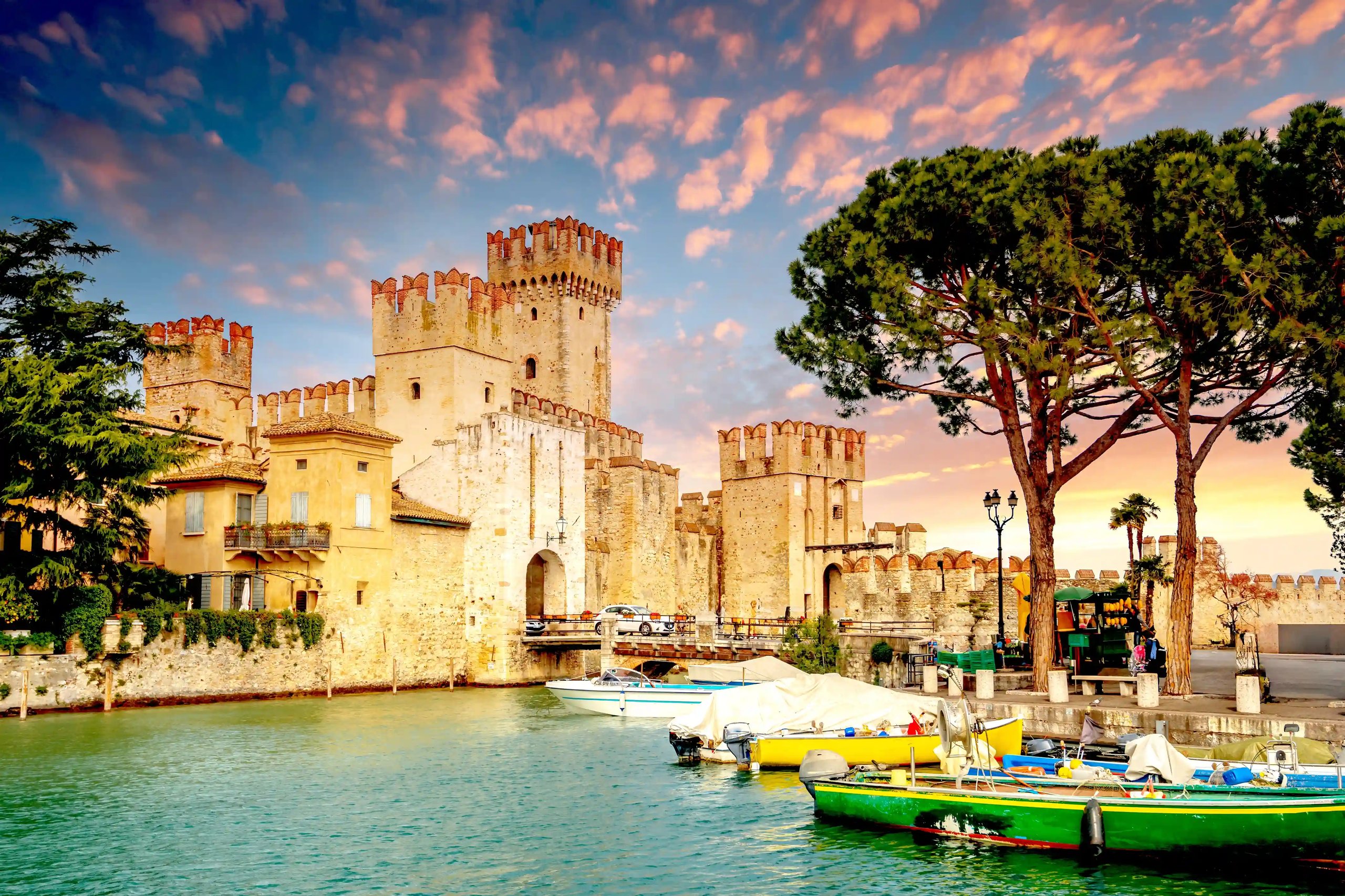 Sirmione in un giorno: cosa vedere tra centro storico, terme e lago