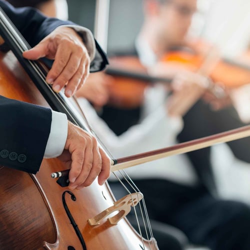 Sir Simon Rattle a Ravello 2026: Gran Finale del Festival a Villa Rufolo