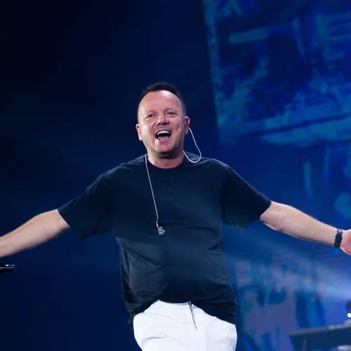 Gigi D&rsquo;Alessio alla Reggia di Caserta 2026: date, biglietti e cosa fare