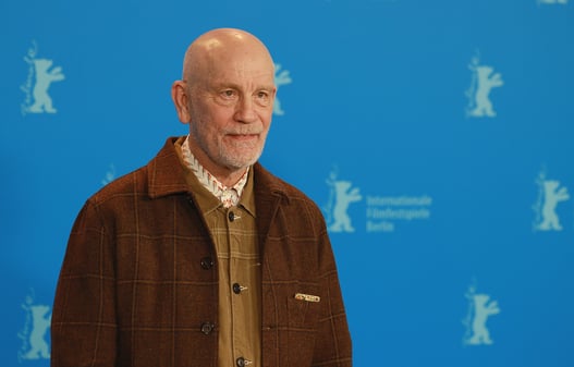 John Malkovich entra nel cast di "Bishop", serie TV Prime Video con Joel Kinnaman