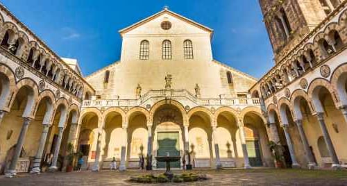 Itinerario a Salerno a Piedi in 1 Giorno: Dal Centro Storico al Duomo e al Lungomare