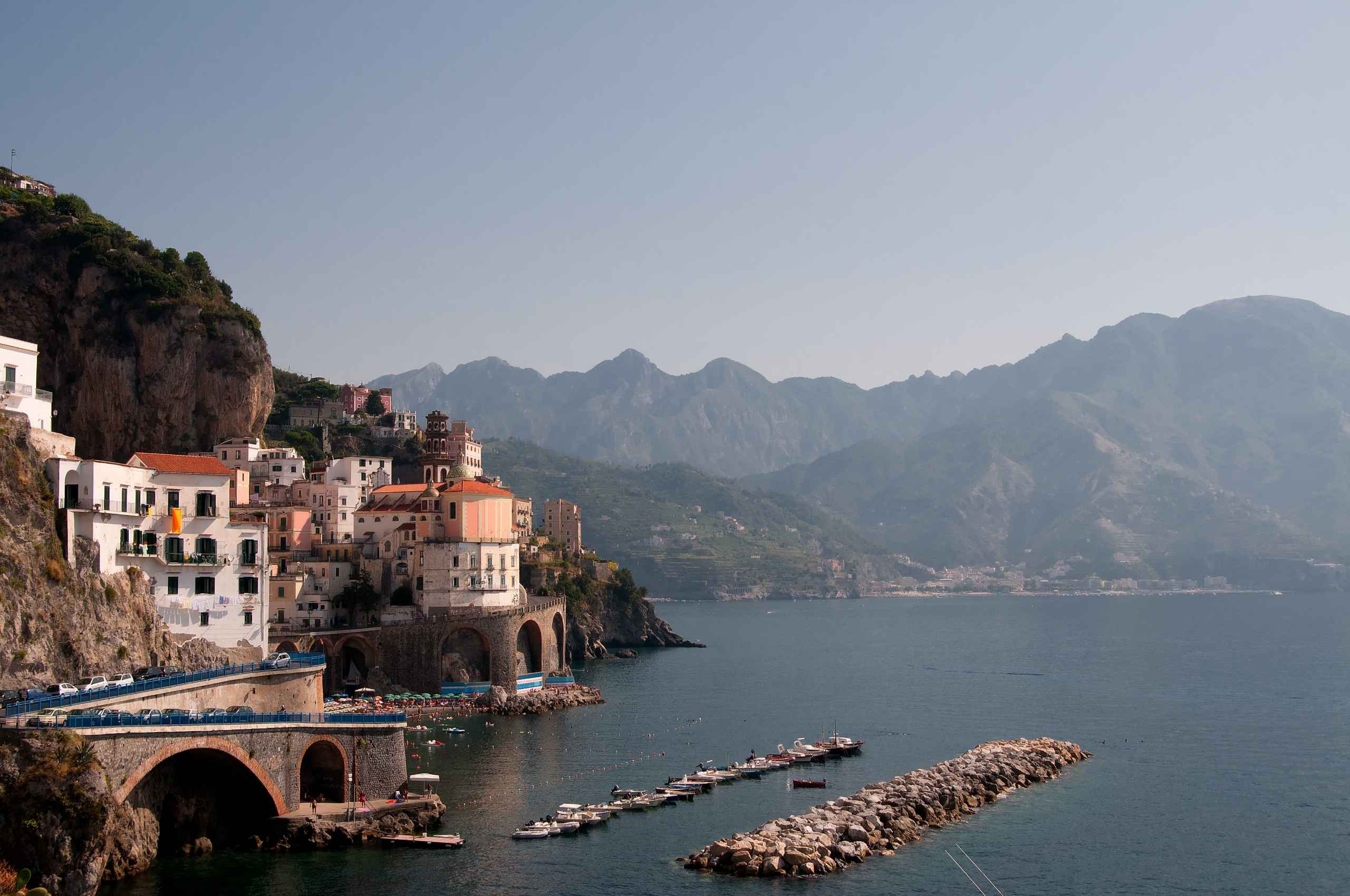 Atrani: Un Gioiello da Film Nascosto tra Amalfi e Ravello