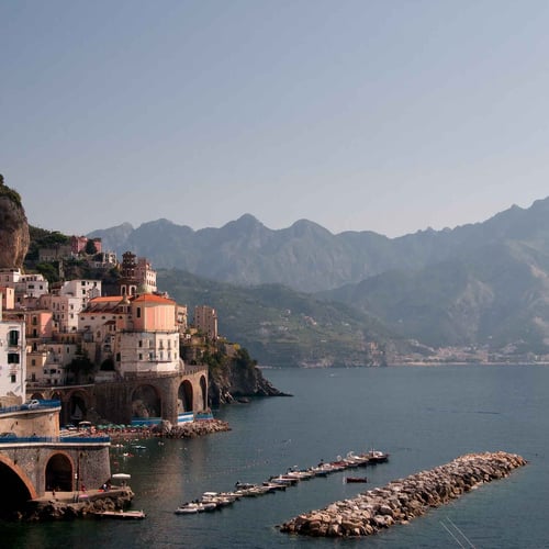 Atrani: Un Gioiello da Film Nascosto tra Amalfi e Ravello