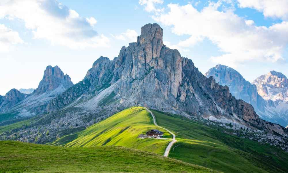 I Migliori Trekking di Più Giorni sulle Dolomiti: Itinerari da Rifugio a Rifugio