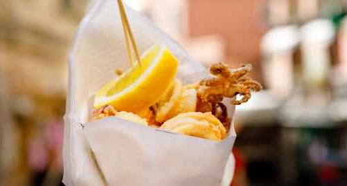 Street food a Napoli: 7 specialità salate da provare in giro per la città