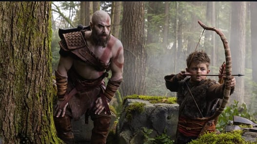God of War: Amazon svela il primo scatto di Kratos e Atreus nella nuova serie
