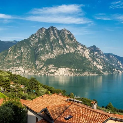 Spiaggia di Riva di Solto Dove Si Trova, Come Arrivare e Cosa Sapere