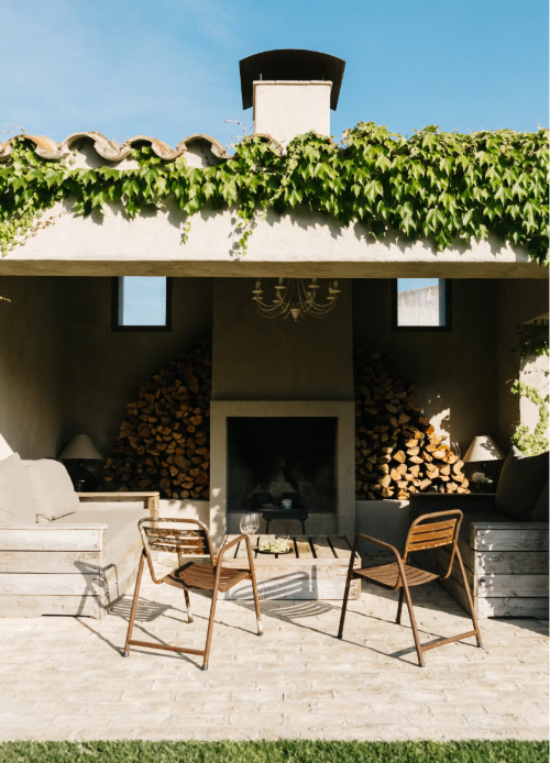 Outdoor lounge