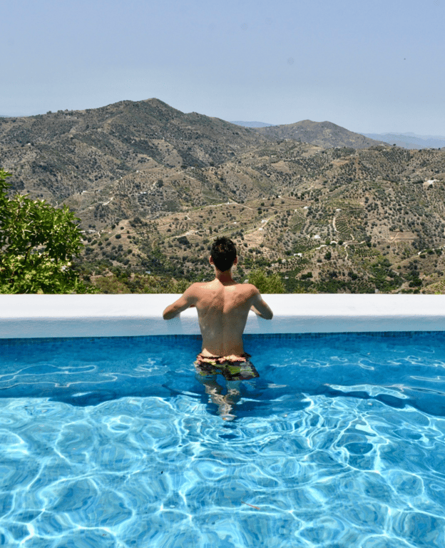 Refined simplicitySwim above the Andalusian hills